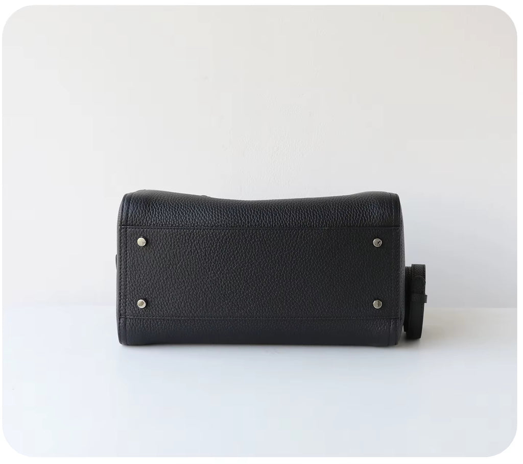 The Minimalist Travel Bag