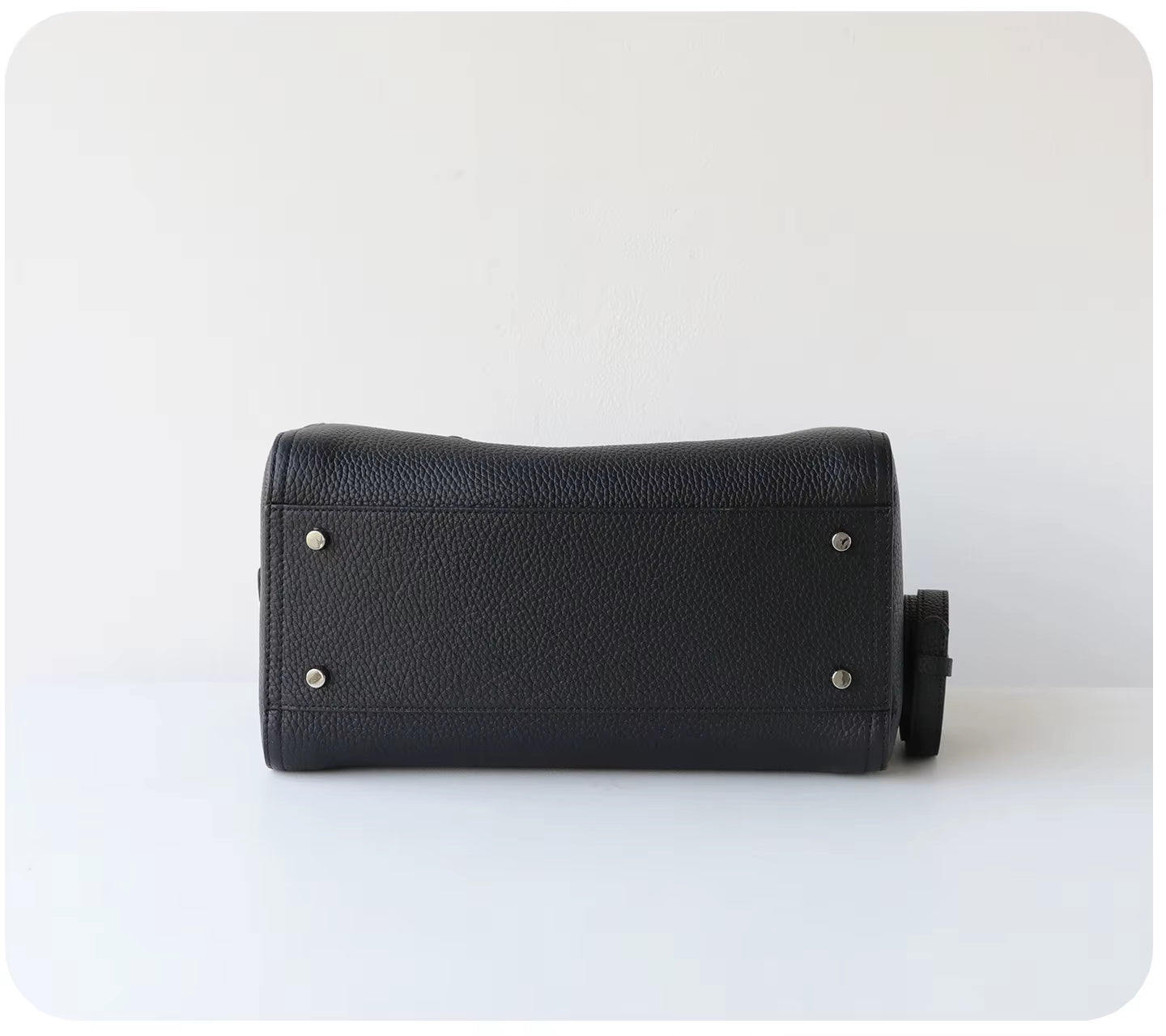 The Minimalist Travel Bag